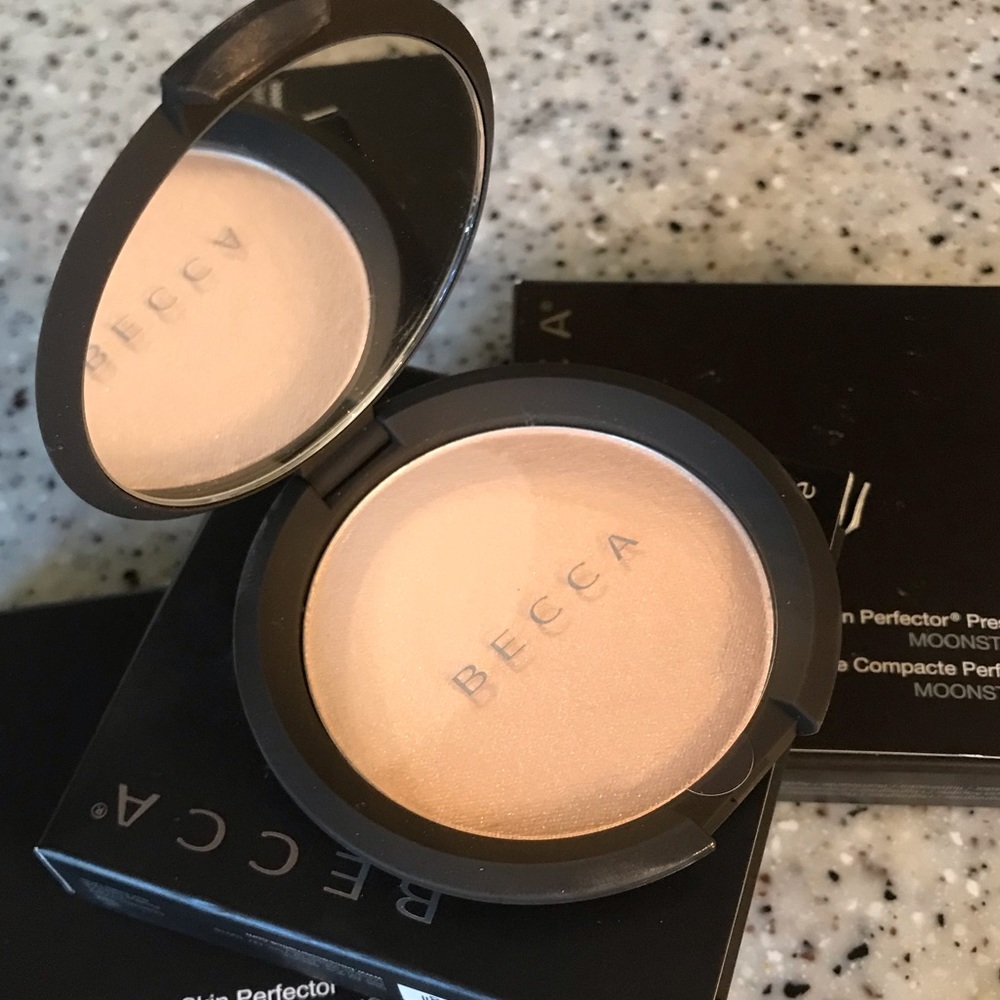 🆕🌙BECCA Moonstone Shimmering Skin Perfector🌙
